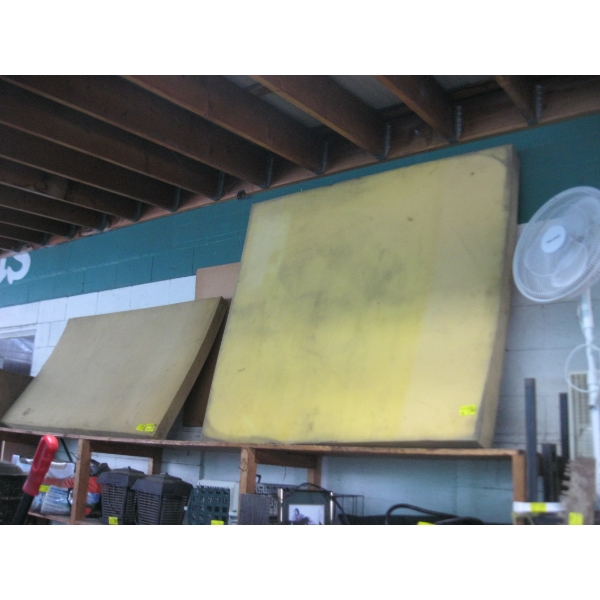 2 PIECES OF FOAM