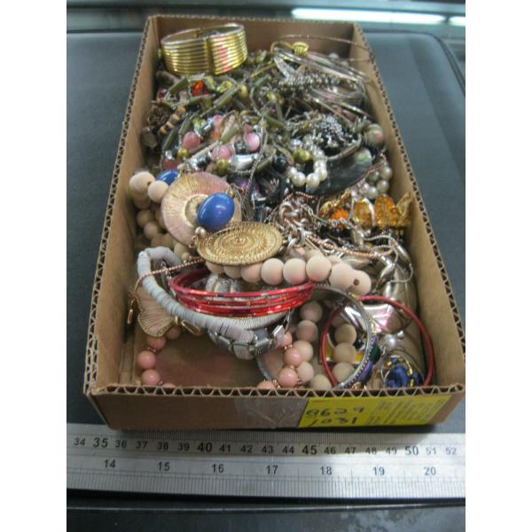 TRAY OF COSTUME JEWELLERY