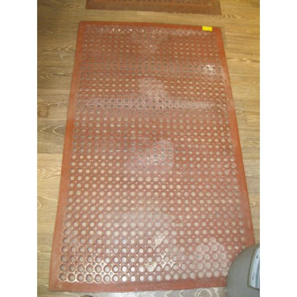 RUBBER FLOOR MAT