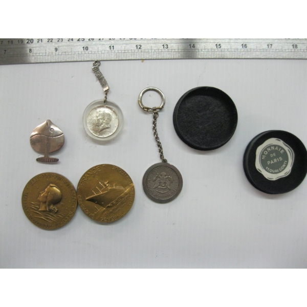 BOX W/2 AMERICAN COIN KEYCHAINS & FRANCE TRANSLANTIC COINS