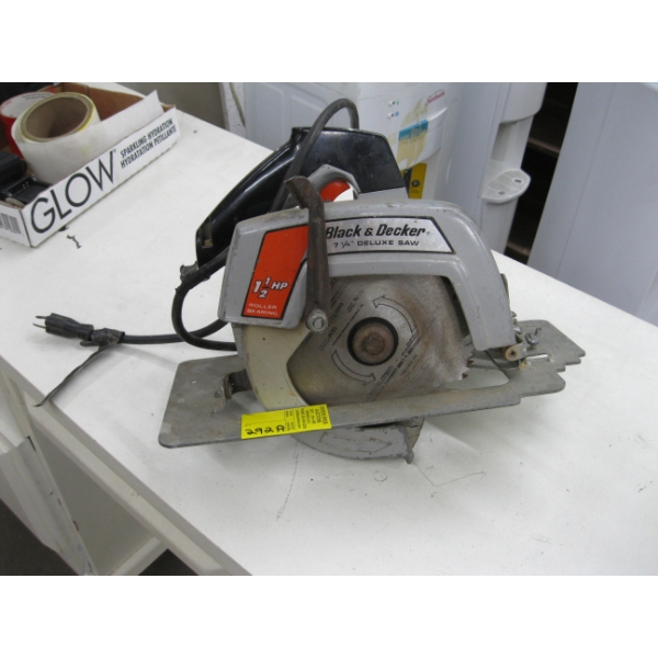 BLACK & DECKER 7 1/4" CIRCULAR SAW