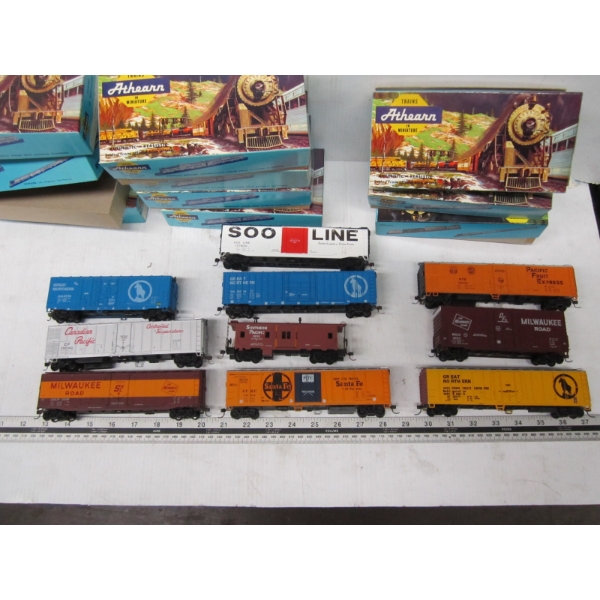 10 TRAIN CARS - 40' & 50'