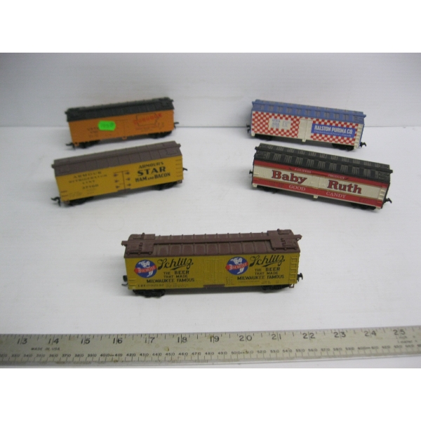 5 HO SCALE TRAIN CARS