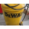 Image 5 : DEWALT UPRIGHT COMPRESSOR