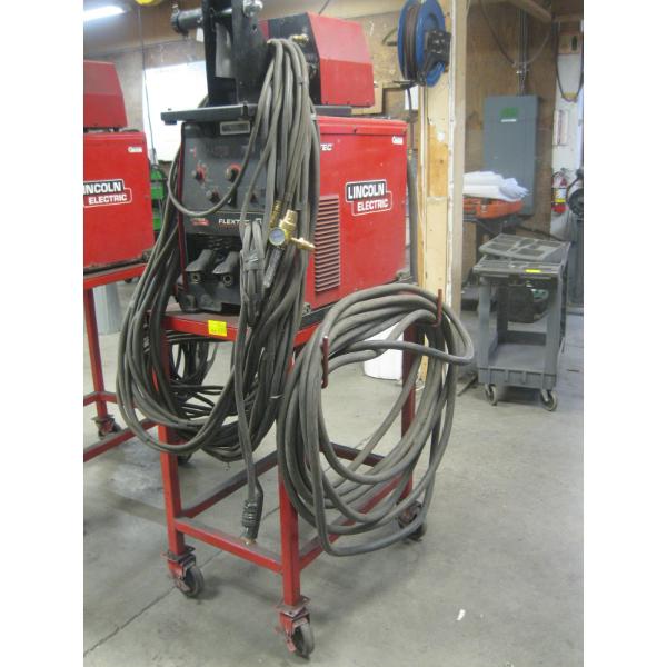 LINCOLN FLEX TECH 650 WELDER W/LINCOLN LF74 WIRE FEED ON CART W/ACCESS.
