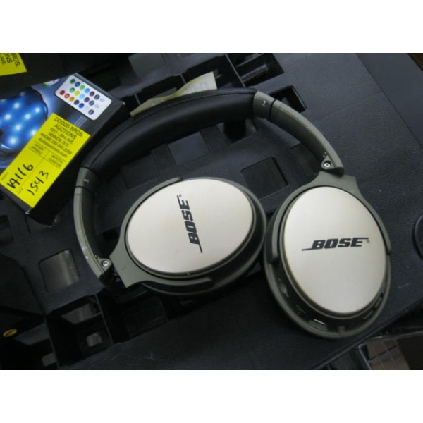 PAIR OF BOSE (FAKE) HEADPHONES - NO CORD OR ACCESS.