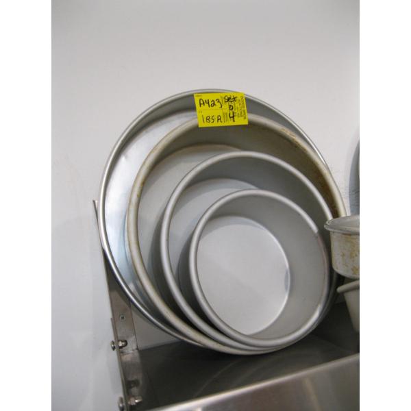 4 ROUND CAKE PANS