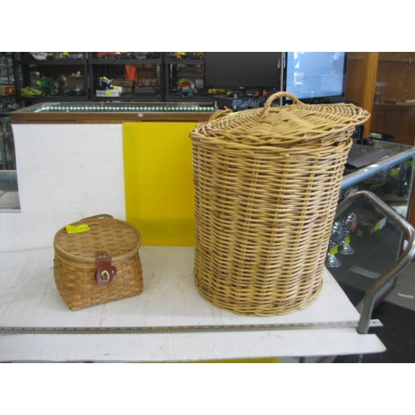 2 LIDDED BASKETS 