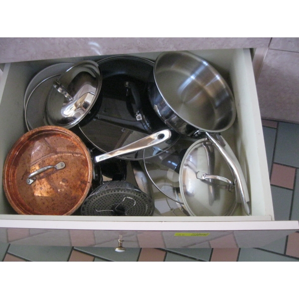DRAWER W/ASST. POTS, FRY PANS, ETC.