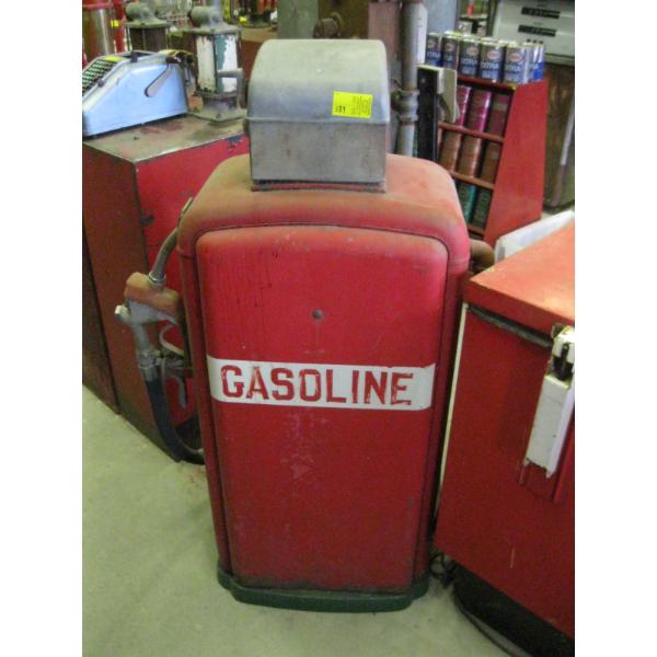 GILBAROO BULK METER GAS PUMP W/MASTER METER DUPLICATOR ON TOP