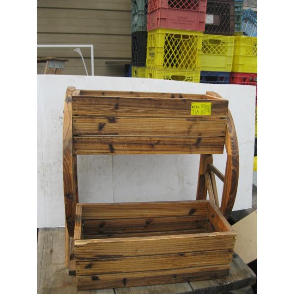 WAGON WHEEL LOOK PLANTER