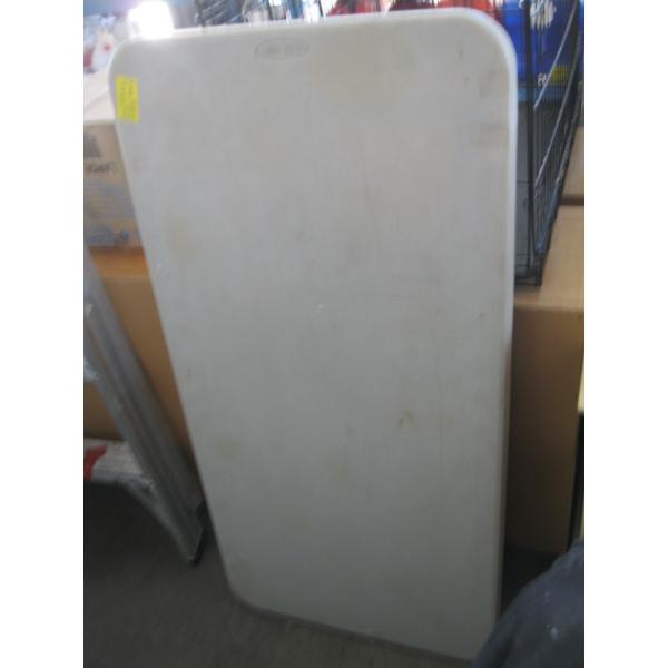 4' FOLDING TABLE