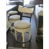 Image 4 : HIGH TOP TABLE W/4 BAR STOOLS