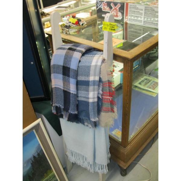 BLANKET LADDER W/BLANKETS