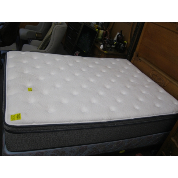 SERTA QUEEN SIZE BOXSPRING & MATTRESS W/ROLLER FRAME