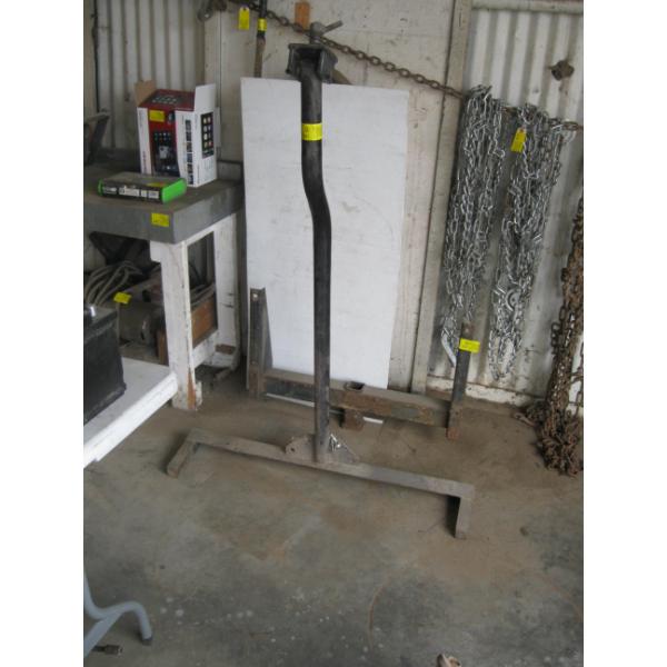 RECEIVER HITCH BRACKET & SOME KIND OF MOUNTING RECEIVING MOUNTING BRACKET