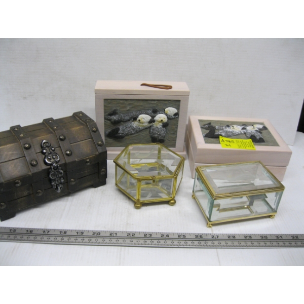 SM. LIDDED CONTAINERS - CHEST, MUSICAL BOX, PICTURE HOLDER BOX, ETC.