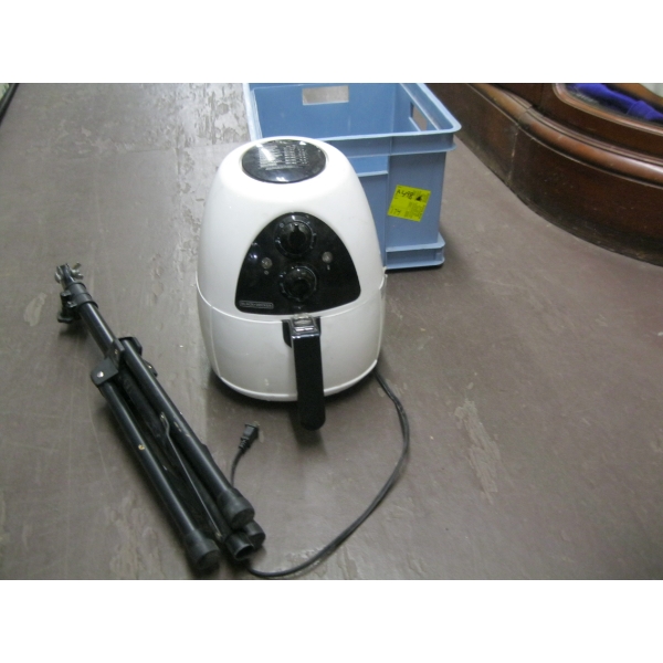 TRIPOD & A BLACK & DECKER AIR FRYER