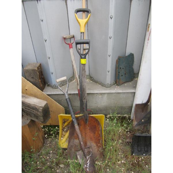 BUNDLE OF ASST. GARDEN TOOLS - RAKES, SHOVELS, ETC.