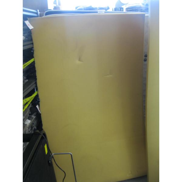 2 PIECES OF FOAM