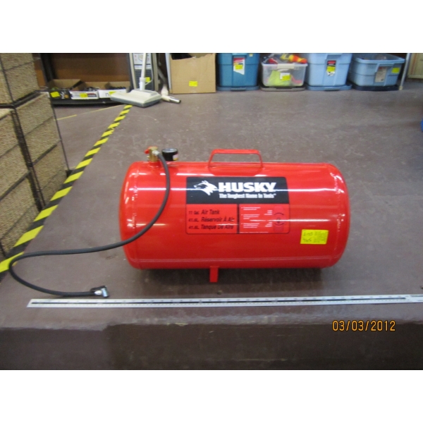 HUSKY PORTABLE AIR TANK