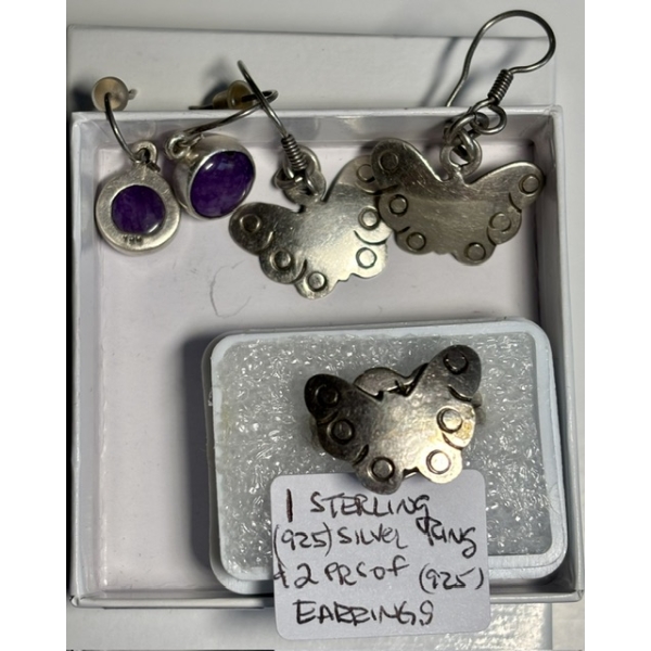 1 STERLING .925 SILVER RING (SZ 8 1/2) & 2 PAIRS OF STERLING .925 SILVER EARRINGS