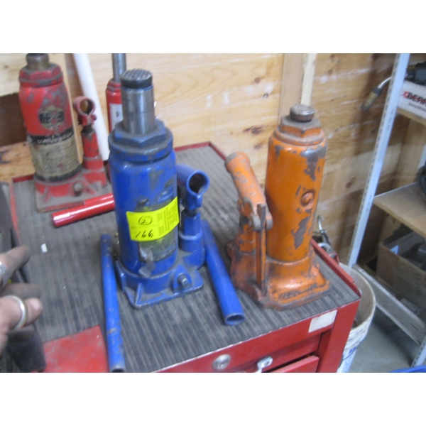2 HYDRAULIC BOTTLE JACKS