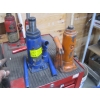 Image 1 : 2 HYDRAULIC BOTTLE JACKS