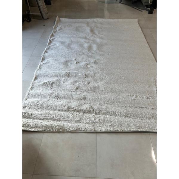 WHITE 6'7"X9'8" AREA CARPET
