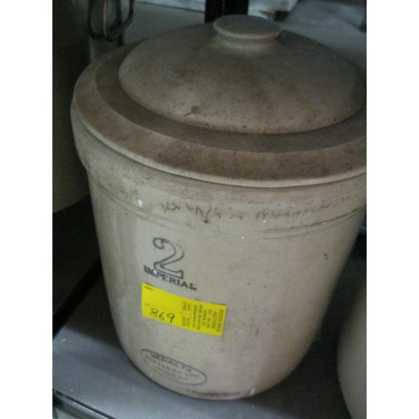 MEDALTA 2 GALLON IMPERIAL CROCK W/LID