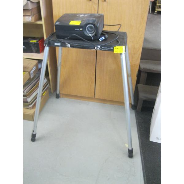 VIEWSONIC PJ551D PROJECTOR W/STAND