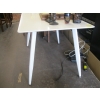 Image 3 : WHITE TABLE