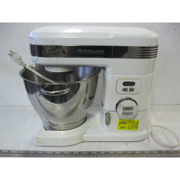 CUISINART MIXER
