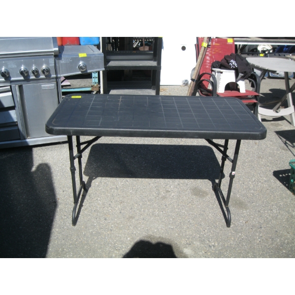 FOLDING 4' TABLE