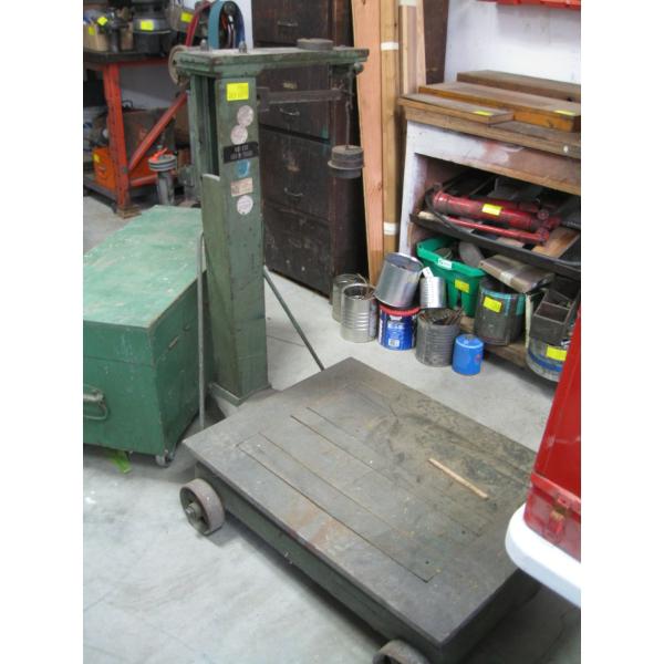 LG. PLATFORM SCALE W/WEIGHTS
