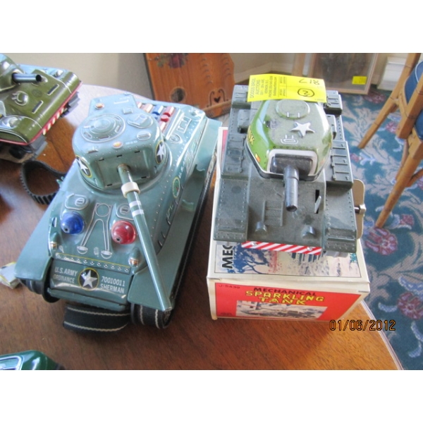 2 TANKS - 1 W/ORIGINAL BOX - MISSING TRACKS