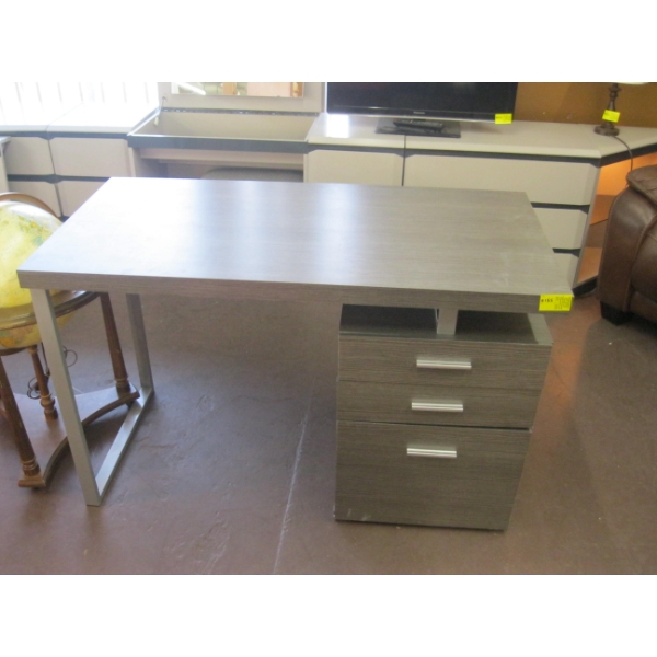 3 DRAWER SINGLE PEDESTAL FLOATING TOP DESK