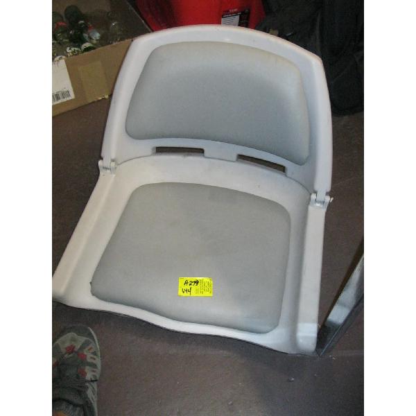 SWIVEL BOAT SEAT