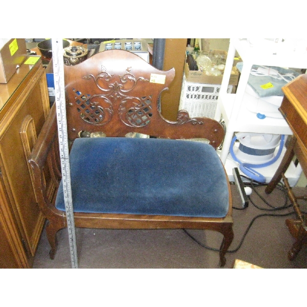 ANTIQUE SM. BENCH SEAT