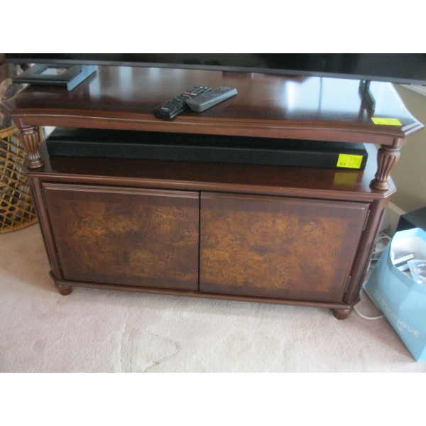 WOOD TV/ENTERTAINMENT STAND
