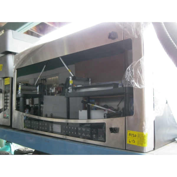 SAMSUNG MICROWAVE OVEN W/BROKEN HANDLE