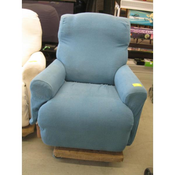LAZY BOY RECLINING CHAIR W/BLUE COVER