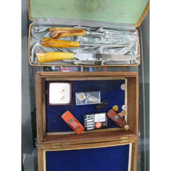 CARVED WOODEN BOX & A CARVING SET