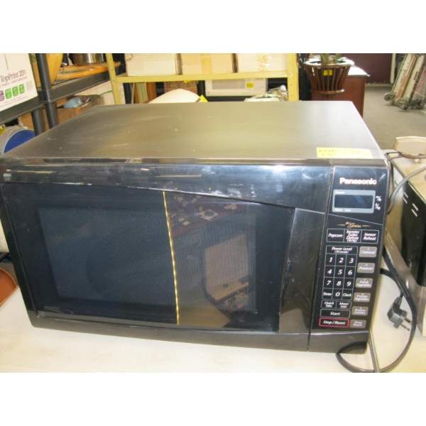 PANOSONIC BLACK MICROWAVE OVEN