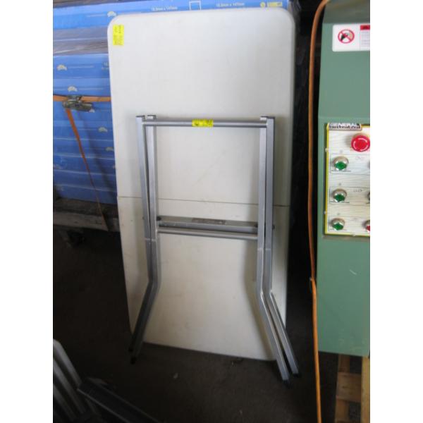 FOLDING 4' TABLE & FOLDING STAND