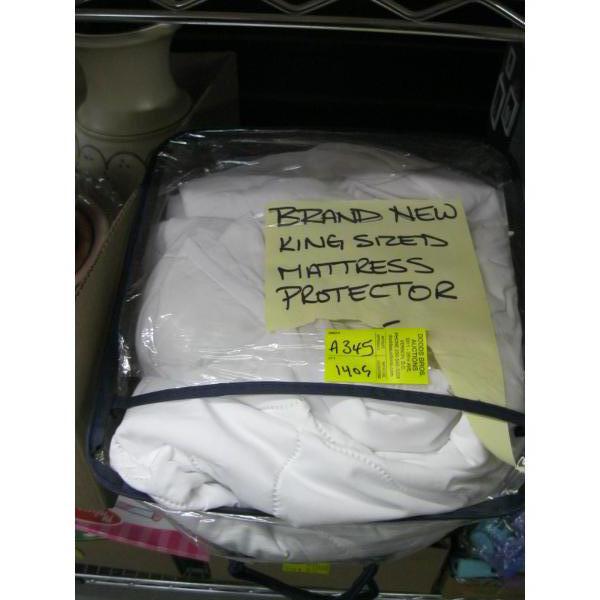 NEW KING SIZE MATTRESS PROTECTOR