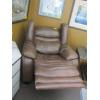Image 2 : MATCHING LEATHER ELECTRIC RECLINER
