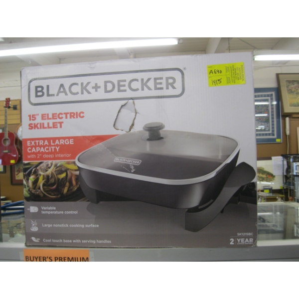 BLACK & DECKER DELUXE ELECTRIC SKILLET - NEW