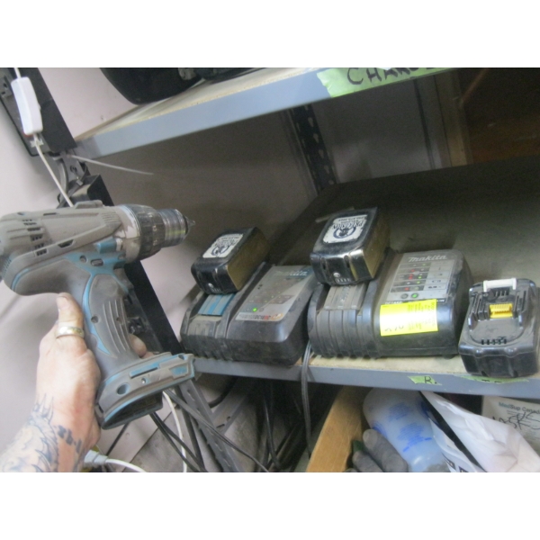 MAKITA CORDLESS DRILL W/3 BATTERIES & 2 CHARGERS