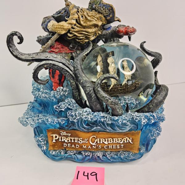 WORKING PIRATES OF CARRIBEAN SNOWGLOBE